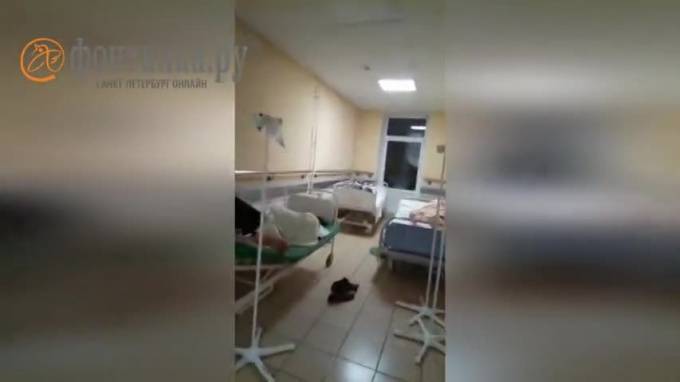 Марина Бахолдина - Появилось видео из Покровской больницы, где больные пневмонией лежат в коридоре - piter.tv - Санкт-Петербург