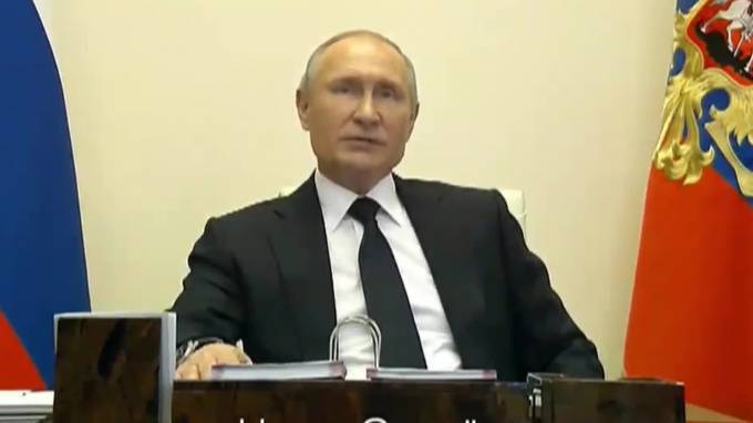 Владимир Путин - Кредиты на выплату зарплат для бизнеса сделают доступнее - piter.tv - Россия