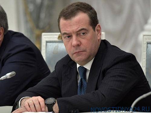 Дмитрий Медведев - Медведев: Ситуация в некоторых отраслях экономики уже напоминает коллапс - novostidnya24.ru - Россия
