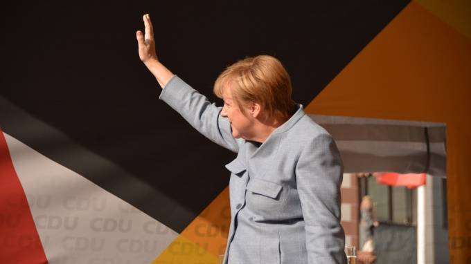 Ангела Меркель - Меркель решила смягчить антикоронавирусные меры в Германии - piter.tv - Германия