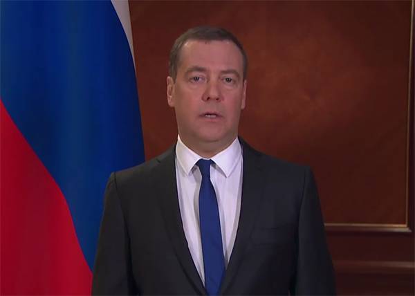 Владимир Путин - Дмитрий Медведев - Медведев заявил о коллапсе в некоторых отраслях экономики - nakanune.ru - Россия
