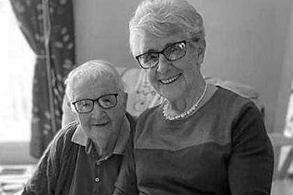 Супруги прожили вместе 60 лет и умерли от коронавируса в один день - lenta.ru - Англия