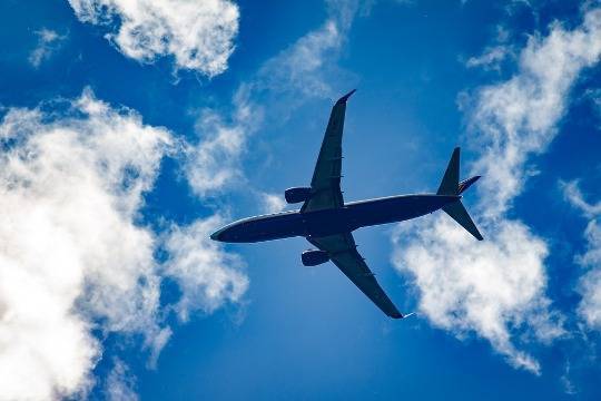 Стюардессы поделились ужасными впечатлениями от рейсов во время пандемии коронавируса - versia.ru