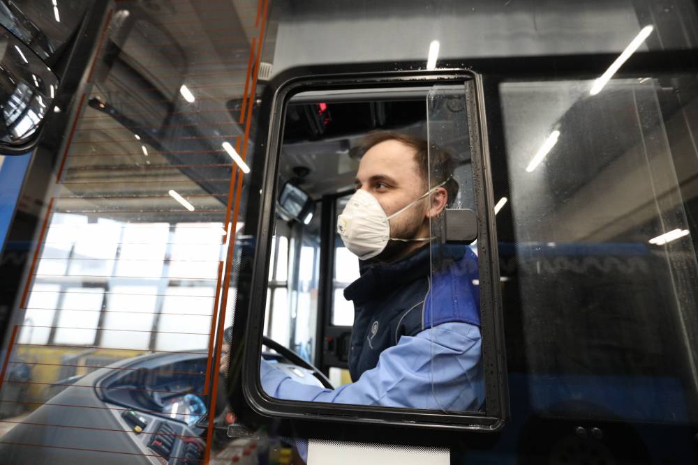 Дептранс выделил 18 автобусов для доставки выздоровевших москвичей домой - vm.ru - Москва