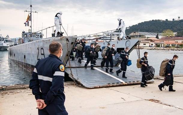 На борту французского авианосца 668 моряков заразились COVID-19 - korrespondent.net - Франция