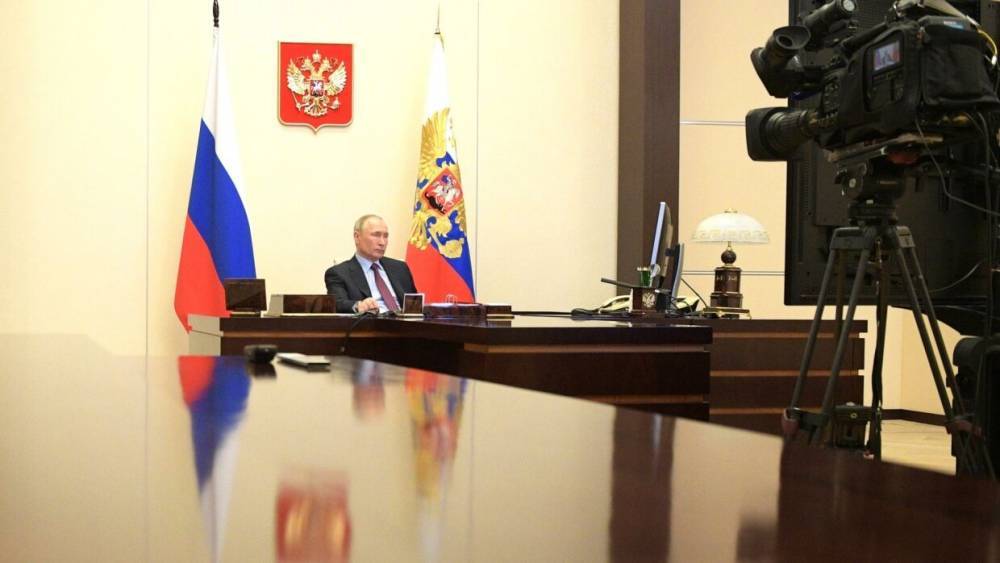 Владимир Путин - Президент ежедневно усиливает меры поддержки в России - riafan.ru - Россия