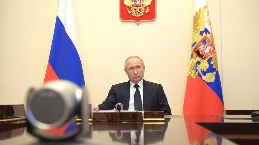 Владимир Путин - Путин пообещал поддержку строительному комплексу, назвав его локомотивом экономики - riafan.ru - Россия - Москва