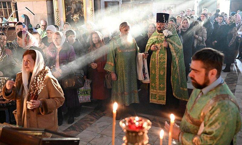 В большинстве регионов церкви не стали закрывать для прихожан на Пасху - bloknot.ru - Россия
