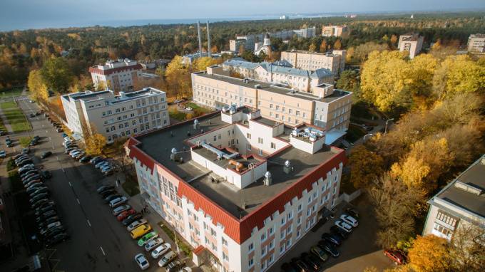 Пациентов с коронавирусом начали принимать в больнице №40 Курортного района - piter.tv - Санкт-Петербург - район Курортный