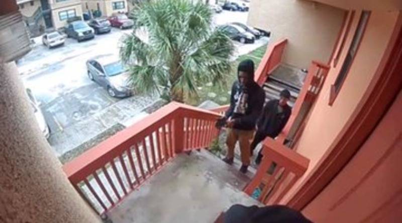 Видео: житель Флориды расстрелял трех вооруженных грабителей, которые забрались в дом - usa.one - штат Флорида