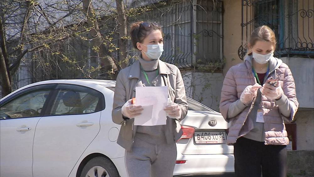 В МЧС рассказали о вреде ношения масок на улице - tvc.ru