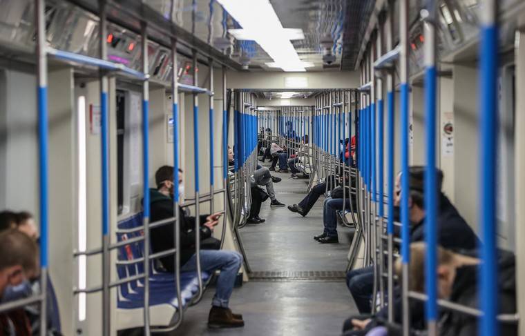 Сотрудники столичного метро выявили 74 пассажира с температурой - news.ru - Москва