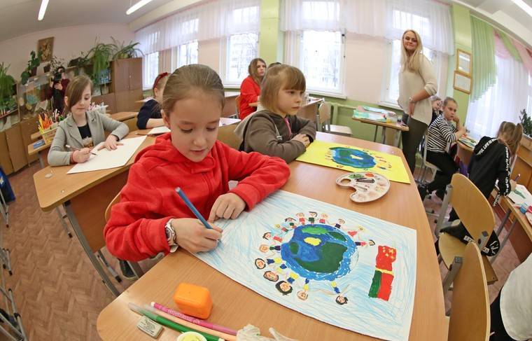 Лукашенко призвал возобновить учебный процесс в школах - news.ru