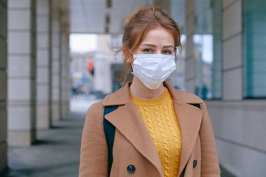 МЧС рекомендовало гражданам не носить защитную маску на улице - versia.ru - Россия