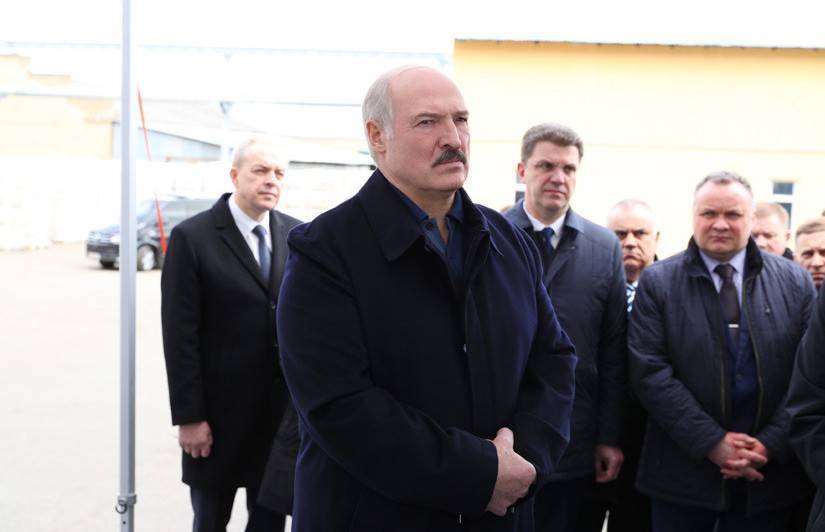 Александр Лукашенко - Александр Лукашенко посещает Лидский район. Главное - ont.by - Белоруссия - район Лидский