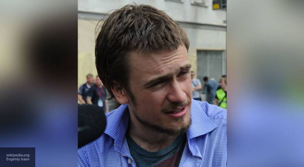 Полицейские задержали участника Pussy Riot за ношение формы сотрудника МВД - inforeactor.ru - Россия