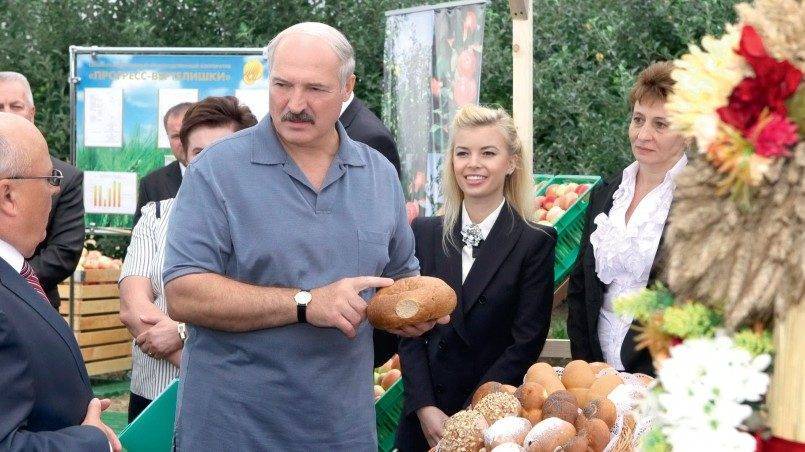 Александр Лукашенко - «Пневмония уйдет, а хлебушек-то нужен»: Лукашенко высказался о борьбе с коронавирусом - rubaltic.ru - Белоруссия