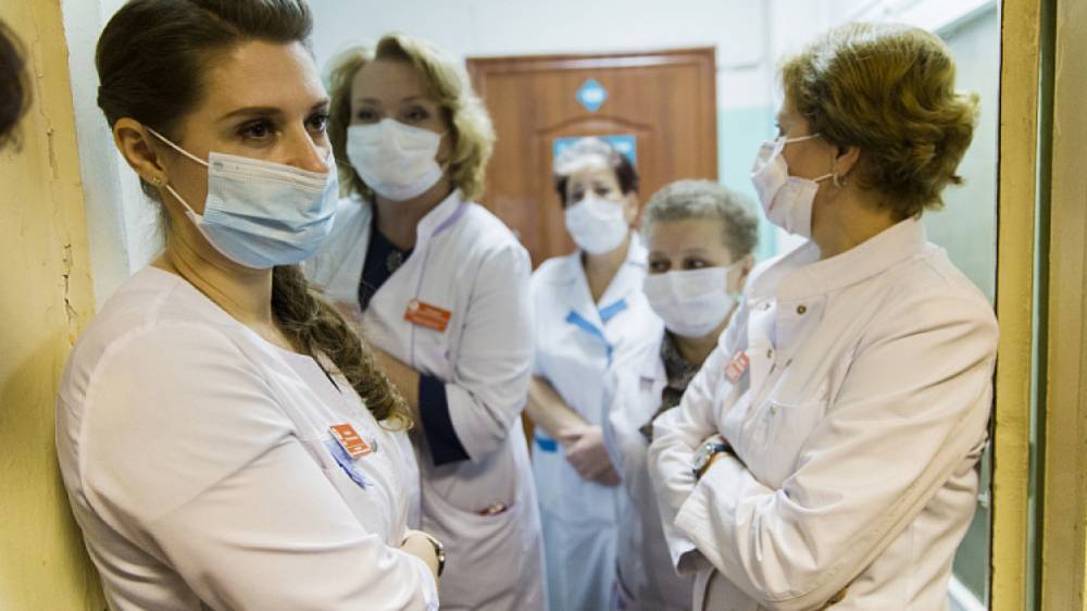 Более 100 медиков заразились коронавирусом в Петербурге - vestirossii.com - Санкт-Петербург