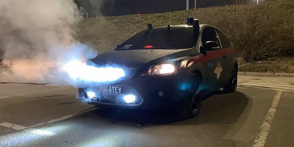 Видео: машину с наклейками Следственного комитета увезли на спецстоянку - autonews.ru - Москва