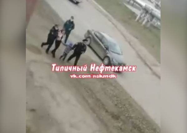 В МВД Башкирии объяснили видео, на котором плачущих детей силой уводят полицейские - nakanune.ru - республика Башкирия - Нефтекамск