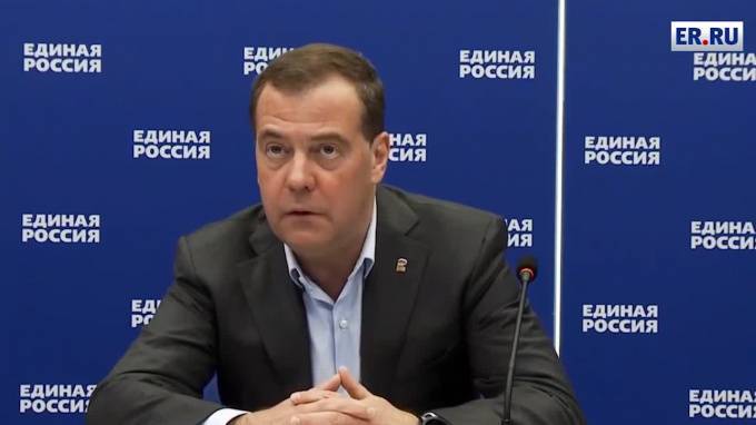 Дмитрий Медведев - Медведев считает изоляцию необходимой в связи с пандемией - piter.tv - Россия