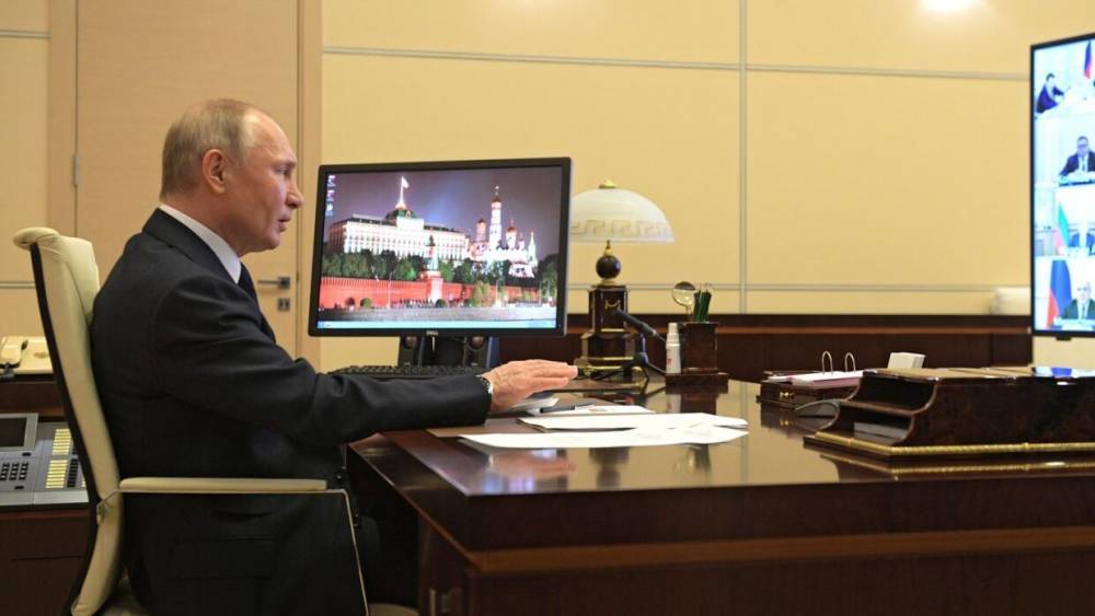 Владимир Путин - Путин заявил, что Россия пока не прошла пик эпидемии по коронавирусу - riafan.ru - Россия - Москва