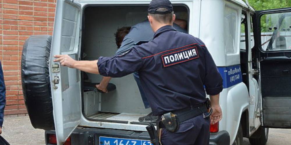 В Сочи нарушивший режим самоизоляции бомж поставил в тупик полицейских - ruposters.ru - Сочи
