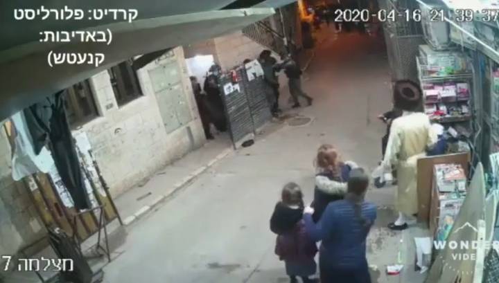 Полицейский попал светошумовой гранатой в ребенка в Иерусалиме - vesti.ru - Иерусалим