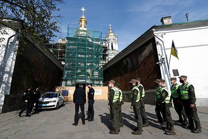 Власти Киева решили окружить храмы полицией на Пасху - lenta.ru - Киев - Львовская обл.