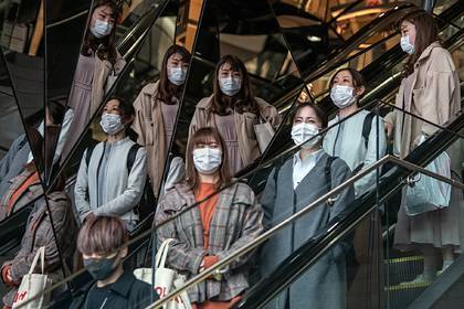 Жителям Японии раздадут деньги из-за коронавируса - lenta.ru - Япония