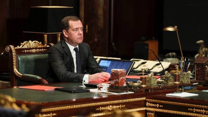 Дмитрий Медведев - Эксперт: Медведев напоминает о своем нахождении в публичной политике - piter.tv - Россия