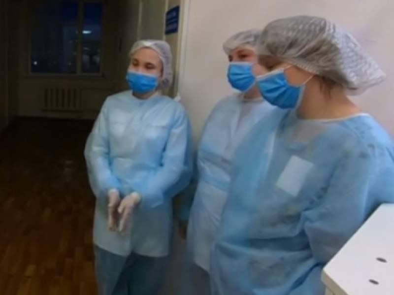 Семь врачей сбежали из карантинной больницы в Уфе - dayonline.ru - Уфа - республика Башкирия