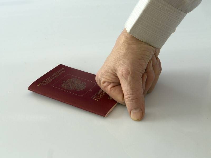 Владимир Путин - Продлена действительность паспортов со сроками до 1 февраля - 15 июля - sobesednik.ru