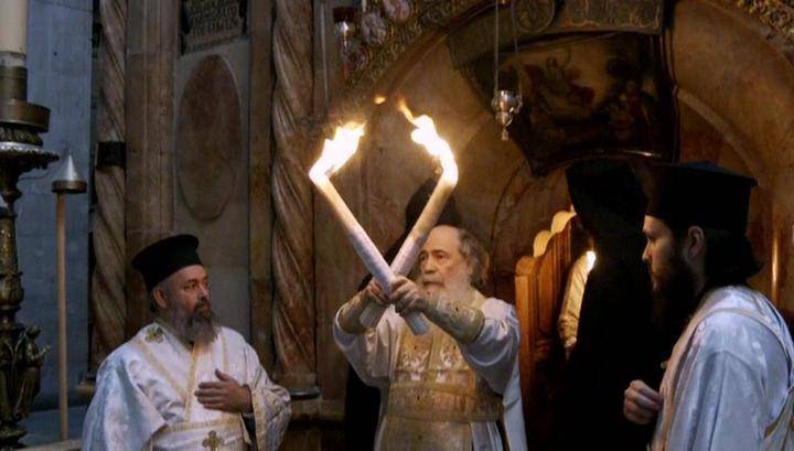 Иисус Христос - Благодатный огонь сошел в храме Гроба Господня - vesti.ru - Россия - Иерусалим