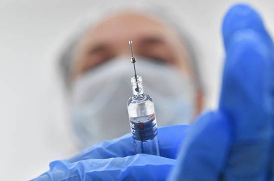 Адриан Хилл - Британия начнет производство вакцины от коронавируса, не прошедшей клинические испытания - pnp.ru - Англия
