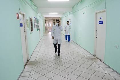 Врачам дали совет полоскать рот спиртом и капать кислоту в глаза от коронавируса - lenta.ru