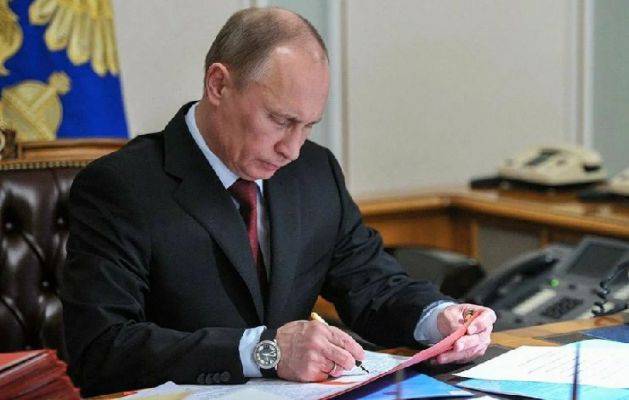 Владимир Путин - Путин продлил в России действие папортов и водительских прав - eadaily.com - Россия