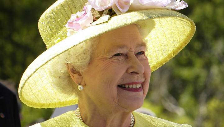 королева Елизавета II (Ii) - Крис Шип - Елизавета II впервые отметит день рождения без салюта - vesti.ru - Англия
