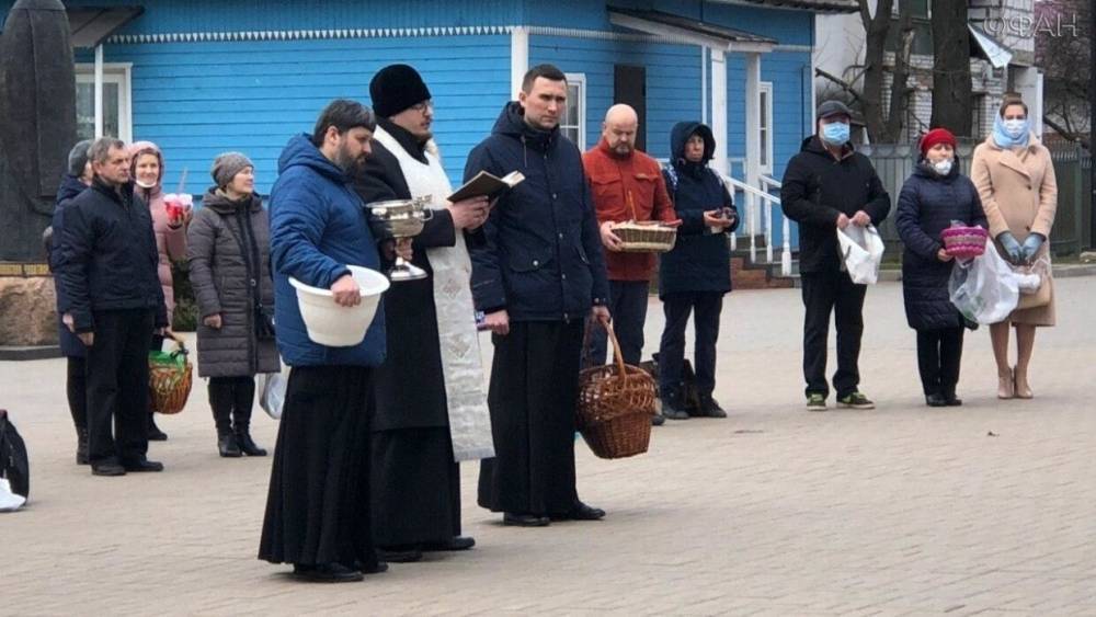 Жители Петербурга с пониманием отнеслись к ограничениям на посещение храмов - vestirossii.com - Петербурга
