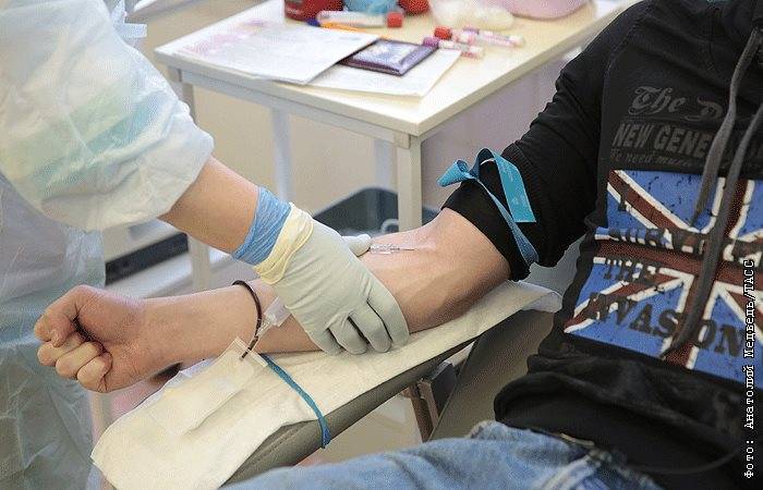 Сергей Собянин - Собянин определил размер выплат донорам крови с антителами на COVID-19 - interfax.ru - Москва