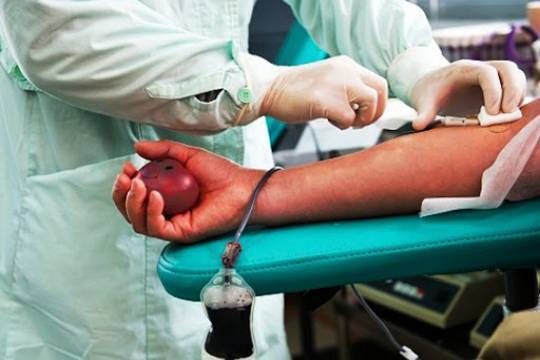 В Москве ввели выплаты донорам крови с антителами на COVID-19 - versia.ru - Москва