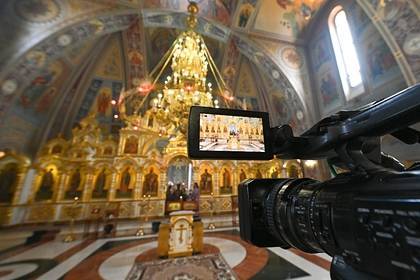 В российской церкви напали на журналистов во время литургии - lenta.ru