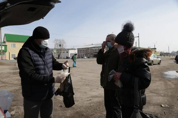 Бездомным сыктывкарцам подарили пасхальные куличи - bnkomi.ru - Сыктывкар