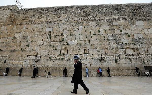 Израиль держит удар вируса: Стена плача продезинфицирована - eadaily.com - Израиль - Иерусалим