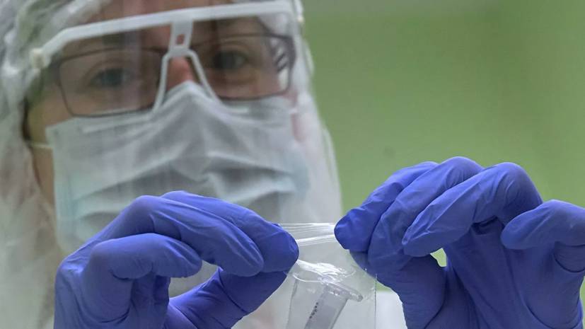 Более 215 тысяч человек в России из-за коронавируса наблюдают медики - russian.rt.com - Россия