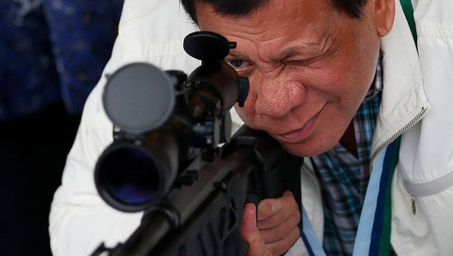 Родриго Дутерт - Дутерте приказал стрелять по протестующим во время пандемии - gazeta.ru - Филиппины