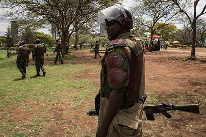 Полиция Кении застрелила 13-летнего подростка за нарушение карантина - lenta.ru - Кения