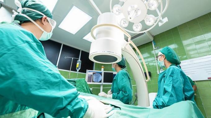 Онкоцентр Блохина остановил госпитализацию из-за обнаруженного коронавируса - piter.tv