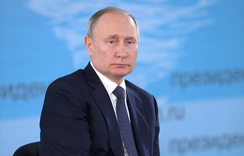 Владимир Путин - Дмитрий Песков - Путин не полностью отказался от личных встреч - tvc.ru - Россия
