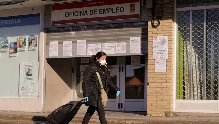 Почти 900 тысяч человек потеряли работу в Испании на фоне карантина - vesti.ru - Испания